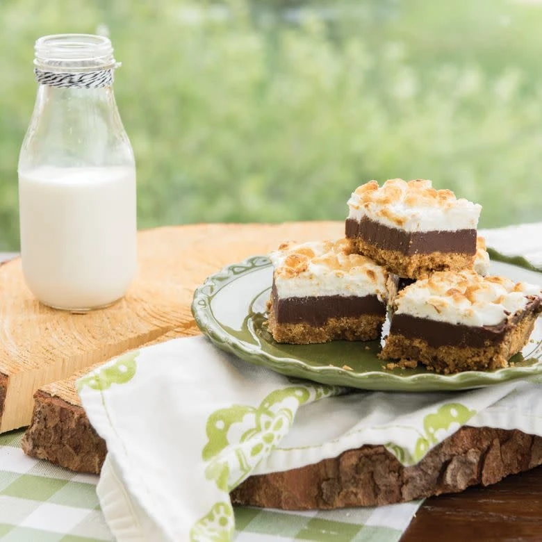 Nordic Ware Square Cake Pan W/Storage Lid - 9"x9"x2.5" 4 Nordic Ware Square Cake Pan W/Storage Lid - 9"x9"x2.5" - Image 2