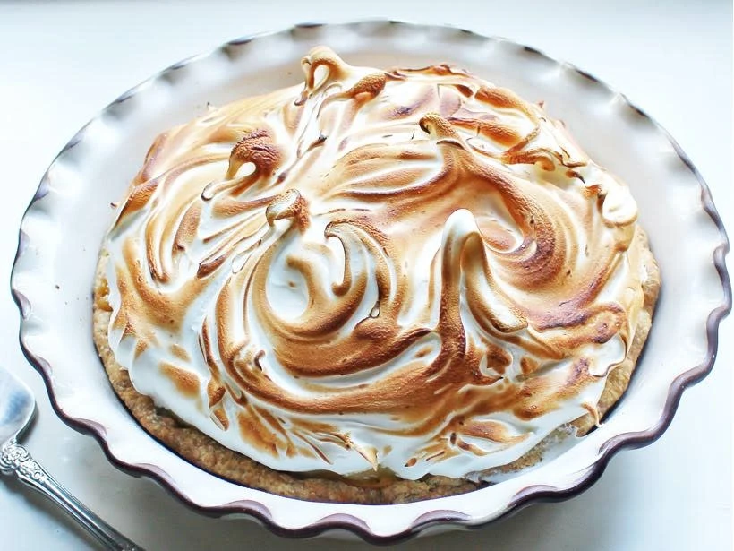 Jefferson Street Pie Dish, New England White Ceramic 4 Jefferson Street Pie Dish, New England White Ceramic - Image 2