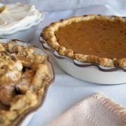Jefferson Street Pie Dish, New England White Ceramic 13 Jefferson Street Pie Dish, New England White Ceramic -Home Kitchen image 1963